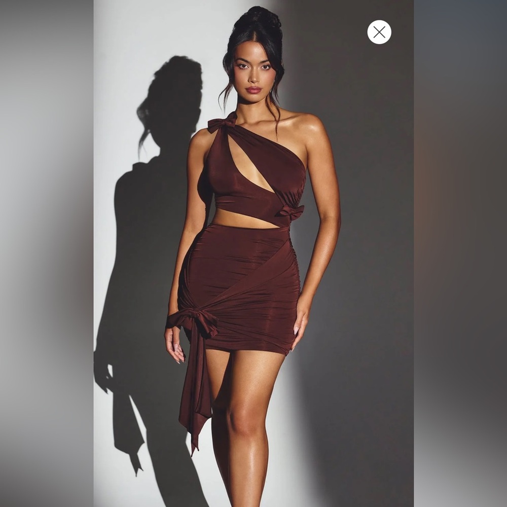ORCHIDEE
Bow Detail Mini Dress in Chocolate Brown